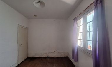 CASA 3 AMB, EN VENTA EN BERAZATEGUI CON JARDIN