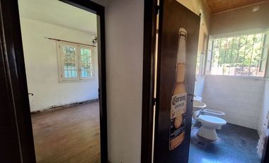 CASA 3 AMB, EN VENTA EN BERAZATEGUI CON JARDIN