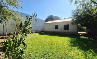 CASA 3 AMB, EN VENTA EN BERAZATEGUI CON JARDIN