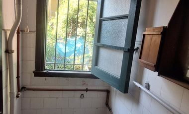 CASA 3 AMB, EN VENTA EN BERAZATEGUI CON JARDIN