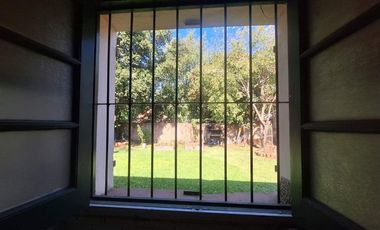 CASA 3 AMB, EN VENTA EN BERAZATEGUI CON JARDIN