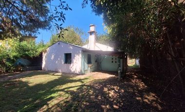 CASA 3 AMB, EN VENTA EN BERAZATEGUI CON JARDIN