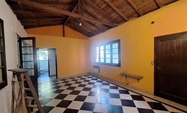 CASA 3 AMB, EN VENTA EN BERAZATEGUI CON JARDIN