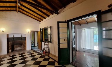 CASA 3 AMB, EN VENTA EN BERAZATEGUI CON JARDIN