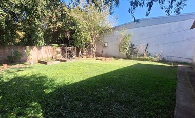 CASA 3 AMB, EN VENTA EN BERAZATEGUI CON JARDIN