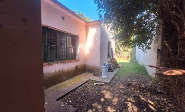 CASA 3 AMB, EN VENTA EN BERAZATEGUI CON JARDIN