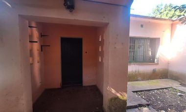 CASA 3 AMB, EN VENTA EN BERAZATEGUI CON JARDIN