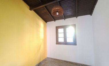 CASA 3 AMB, EN VENTA EN BERAZATEGUI CON JARDIN
