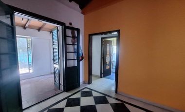 CASA 3 AMB, EN VENTA EN BERAZATEGUI CON JARDIN