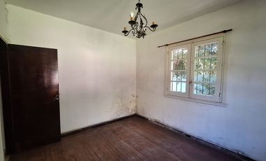 CASA 3 AMB, EN VENTA EN BERAZATEGUI CON JARDIN