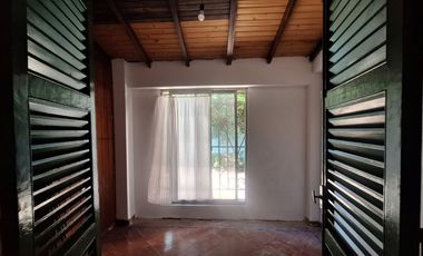 CASA 3 AMB, EN VENTA EN BERAZATEGUI CON JARDIN