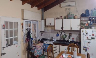 VENTA PH 2 AMBIENTES CON PATIO SARANDÍ AVELLANEDA