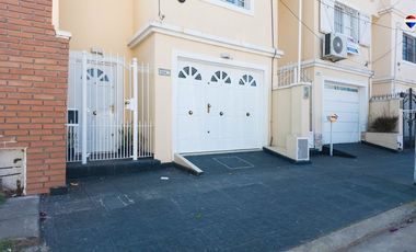 VENTA PH CON COCHERA-PATIO Y PARRILLA EN QUILMES