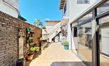 VENTA CASA 6 AMB V.DOMINICO CON PATIO Y GARAJE