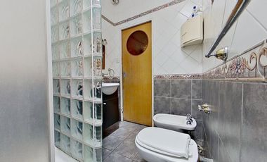 VENTA CASA 6 AMB V.DOMINICO CON PATIO Y GARAJE