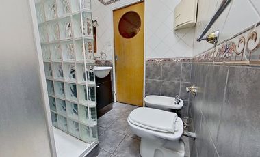 VENTA CASA 6 AMB V.DOMINICO CON PATIO Y GARAJE