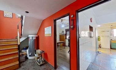 VENTA CASA 6 AMB V.DOMINICO CON PATIO Y GARAJE