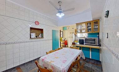 VENTA CASA 6 AMB V.DOMINICO CON PATIO Y GARAJE