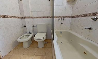 VENTA CASA 6 AMB V.DOMINICO CON PATIO Y GARAJE