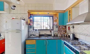 VENTA CASA 6 AMB V.DOMINICO CON PATIO Y GARAJE