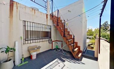 VENTA CASA 6 AMB V.DOMINICO CON PATIO Y GARAJE