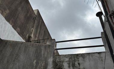 CASA 4 AMB CON COCHERA-JARDIN EN VENTA EN LANUS