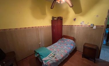 CASA 4 AMB CON COCHERA-JARDIN EN VENTA EN LANUS