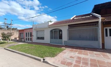 VENTA CASA 4 AMB GRAN PARQUE GARAJE ZARATE AP CRED