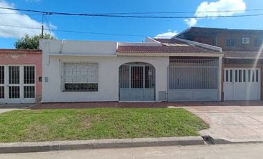 VENTA CASA 4 AMB GRAN PARQUE GARAJE ZARATE AP CRED
