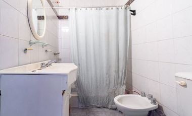 VENTA PH DOS AMBIENTES A REFACCIONAR MORON