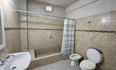 CASA CON 2 VIVIENDAS EN VENTA EN B° LOS IMIGRANTES