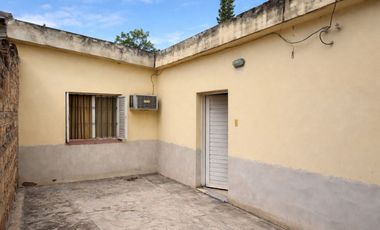 CASA CON 2 VIVIENDAS EN VENTA EN B° LOS IMIGRANTES