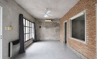 CASA CON 2 VIVIENDAS EN VENTA EN B° LOS IMIGRANTES