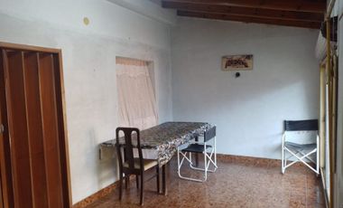 Casa 5 amb. venta Hurlingham c/ jardin y pileta