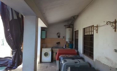 Casa 5 amb. venta Hurlingham c/ jardin y pileta
