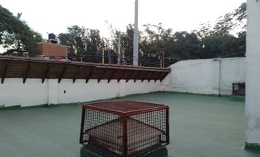 Casa 5 amb. venta Hurlingham c/ jardin y pileta