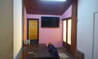 Casa 5 amb. venta Hurlingham c/ jardin y pileta