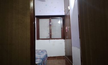 Casa 5 amb. venta Hurlingham c/ jardin y pileta
