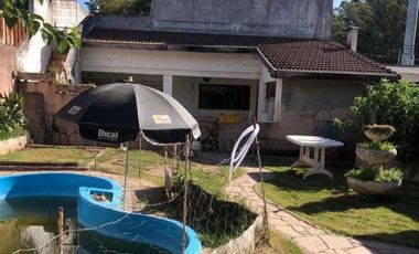 Casa 5 amb. venta Hurlingham c/ jardin y pileta