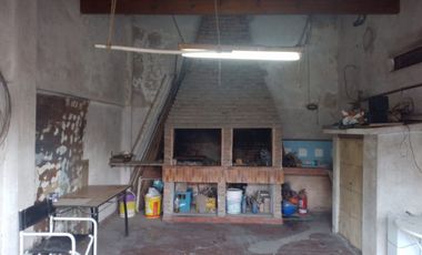 Casa 5 amb. venta Hurlingham c/ jardin y pileta