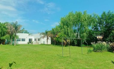 CASA 3 DORMITORIOS EN VENTA GORINA CON JARDÍN