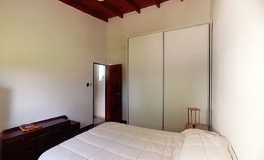 CASA 3 DORMITORIOS EN VENTA GORINA CON JARDÍN