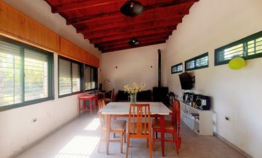 CASA 3 DORMITORIOS EN VENTA GORINA CON JARDÍN