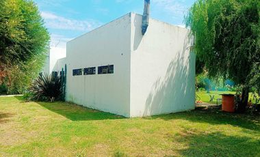 CASA 3 DORMITORIOS EN VENTA GORINA CON JARDÍN