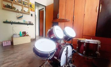 CASA 3 DORMITORIOS EN VENTA GORINA CON JARDÍN