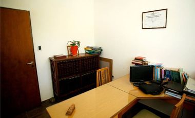 CASA 3 DORMITORIOS EN VENTA GORINA CON JARDÍN