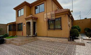 CASA EN MICROBARRIO RESIDENCIAL