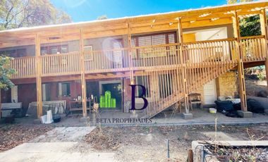 HERMOSA CASA EN PRIMERA LINEA DEL CAMINO