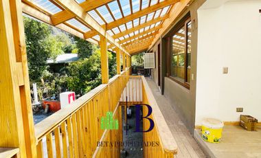 HERMOSA CASA EN PRIMERA LINEA DEL CAMINO