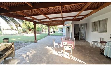 Venta Casa 4D con piscina en sector residencial, San Esteban